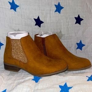 NWT, never worn, SO brand booties